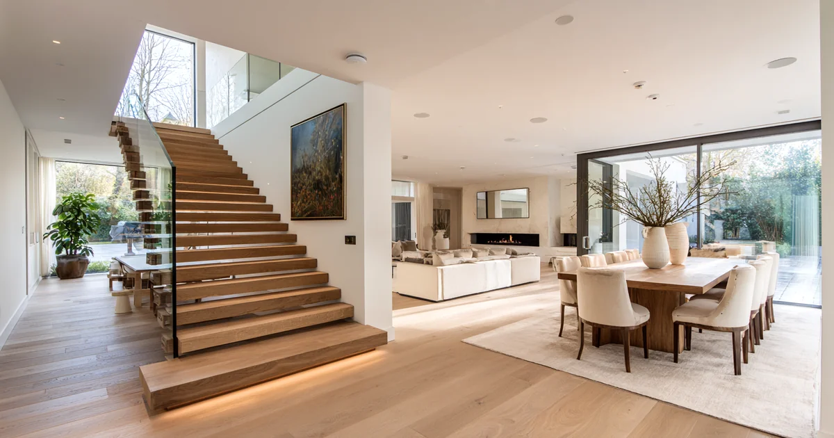 10 Secrets to Designing a Breathtaking Open-Plan Living Space with a Grand Staircase
